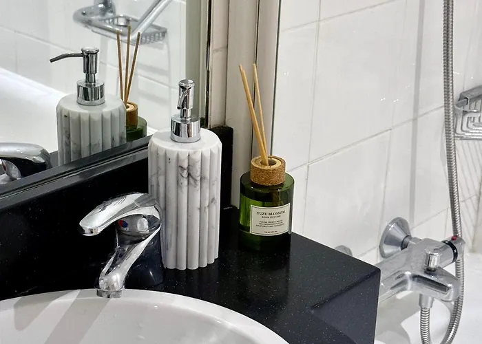 Heron Gate Comfort, Park And Pillow * Cork